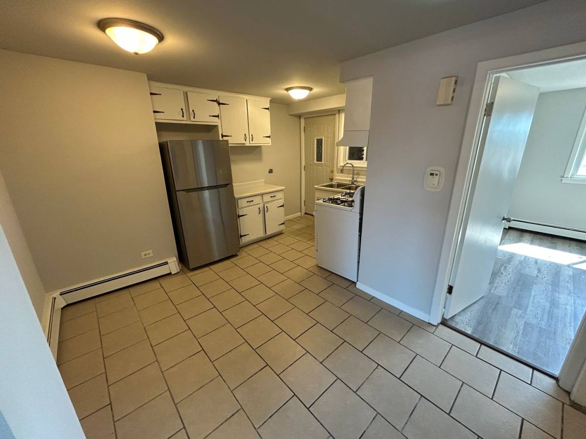 Apartment for rent at 14507 Torrence Ave, Chicago, IL 60633