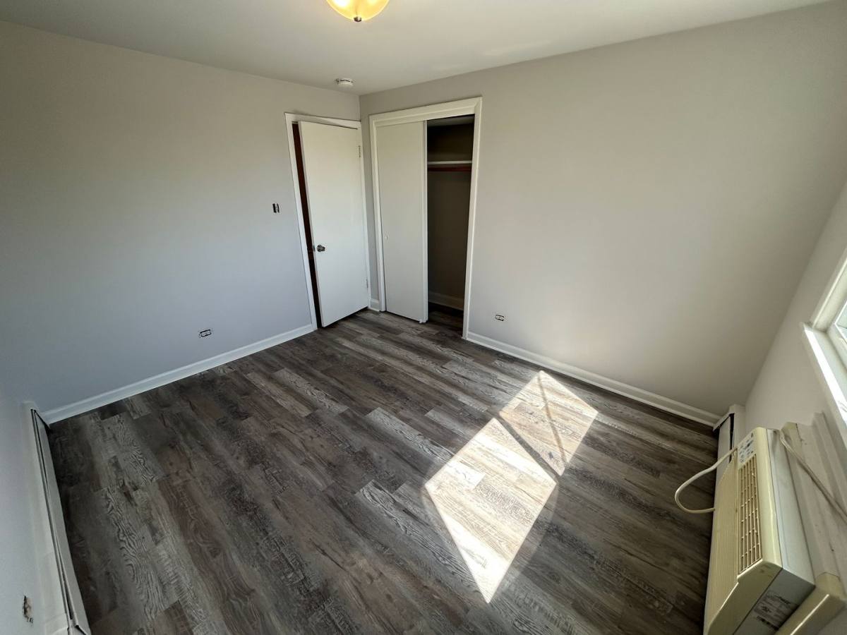 Apartment for rent at 14507 Torrence Ave, Chicago, IL 60633