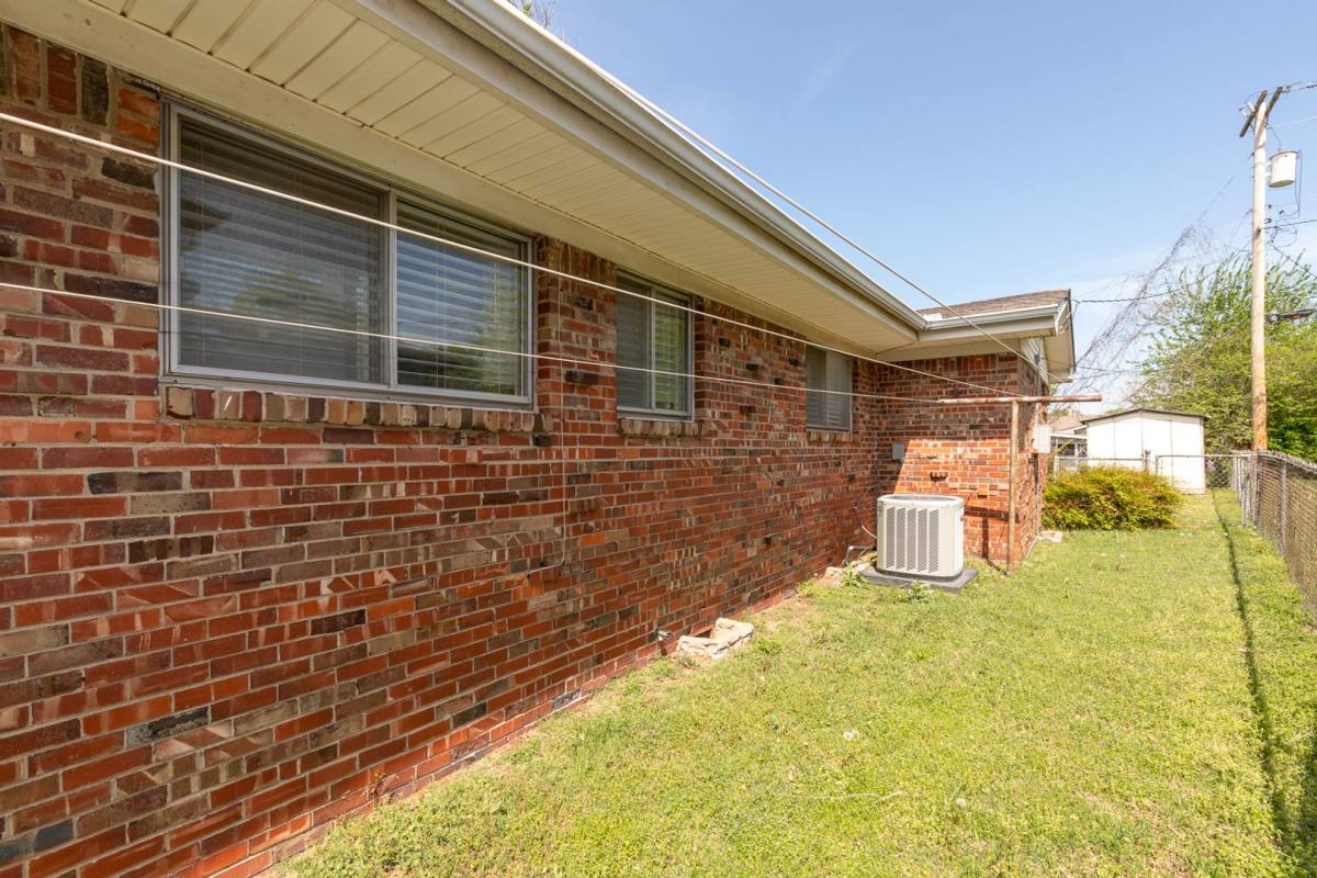 Townhouse for rent at 7610 E 21st Place, Tulsa, OK 74129