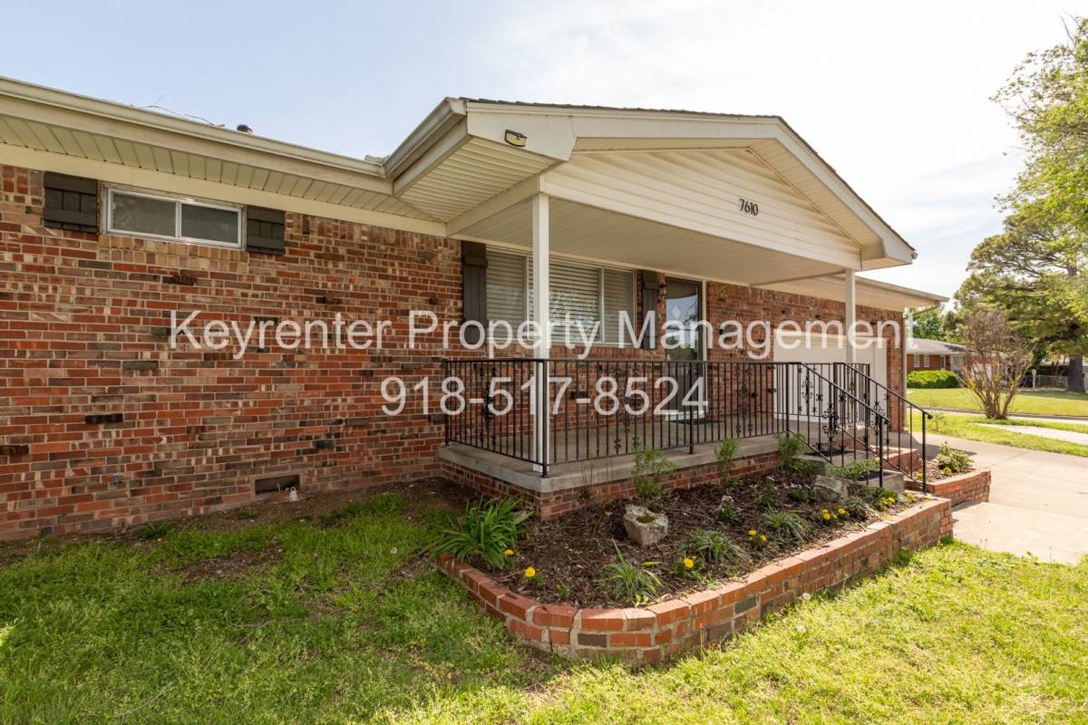 Townhouse for rent at 7610 E 21st Place, Tulsa, OK 74129