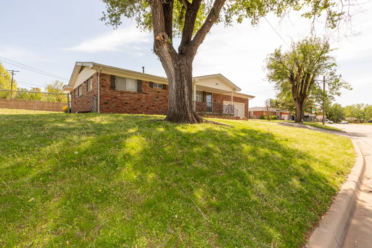 Townhouse for rent at 7610 E 21st Place, Tulsa, OK 74129