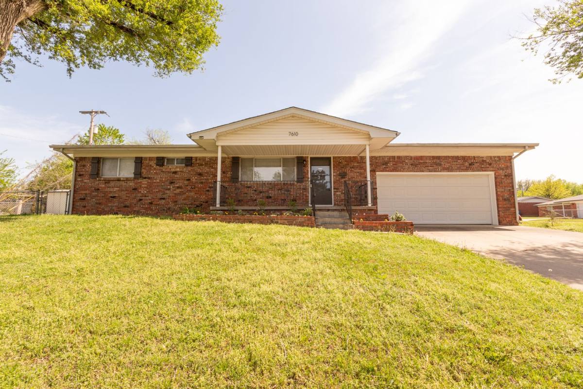 Townhouse for rent at 7610 E 21st Place, Tulsa, OK 74129