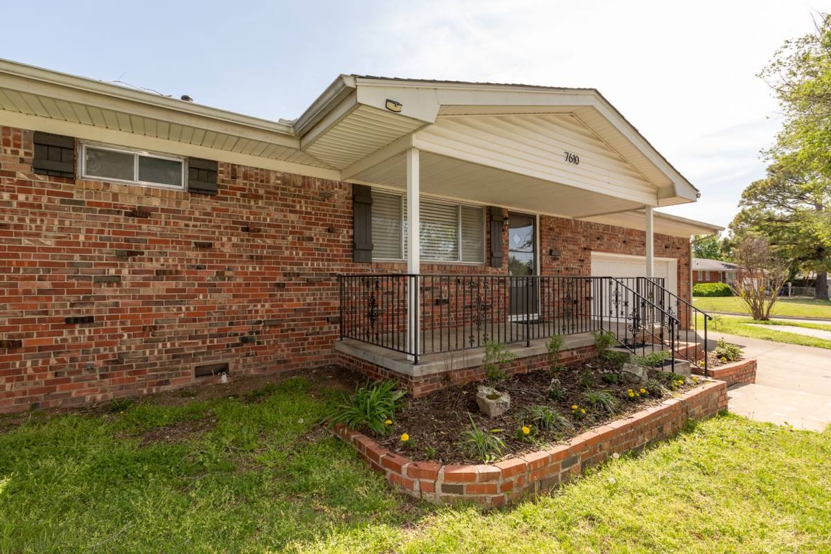 Townhouse for rent at 7610 E 21st Place, Tulsa, OK 74129
