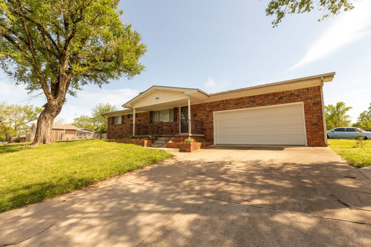 Townhouse for rent at 7610 E 21st Place, Tulsa, OK 74129