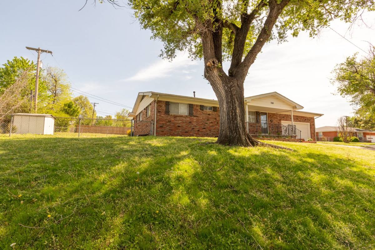 Townhouse for rent at 7610 E 21st Place, Tulsa, OK 74129