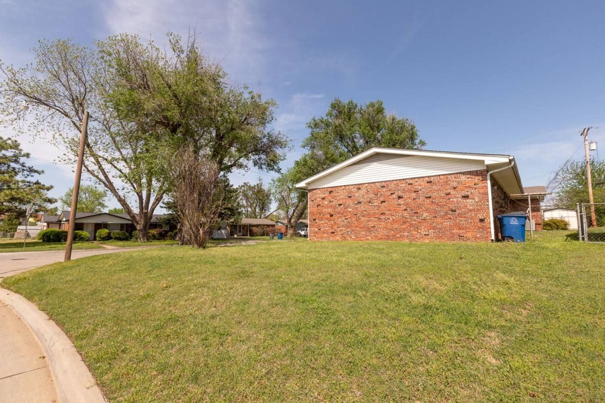 Townhouse for rent at 7610 E 21st Place, Tulsa, OK 74129