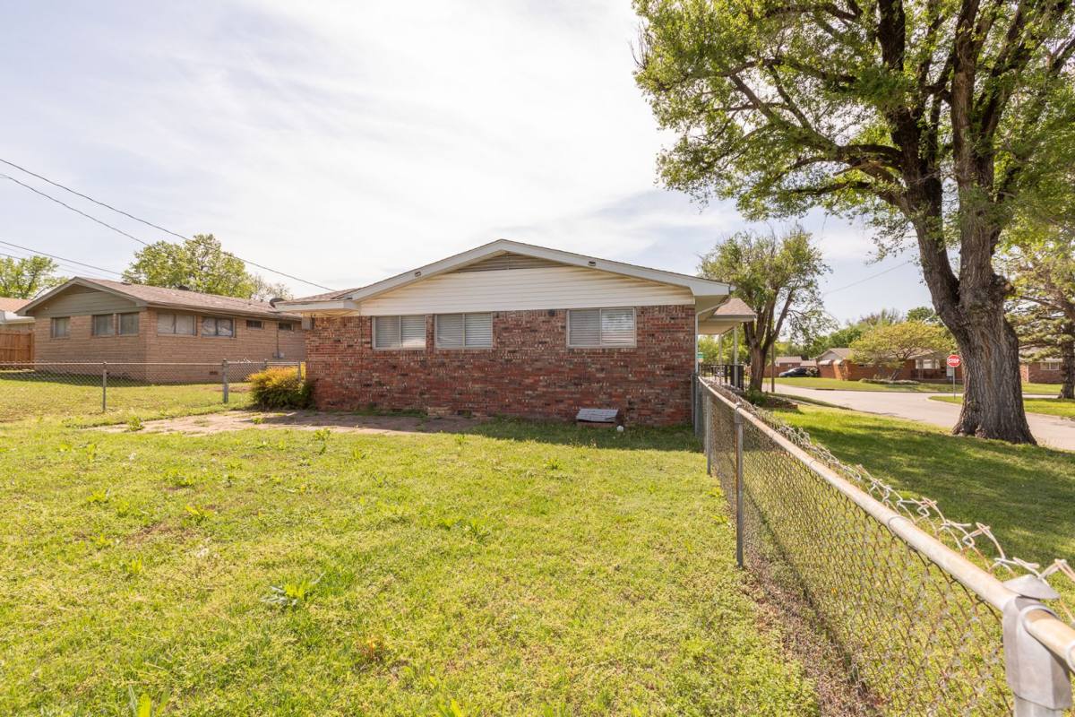 Townhouse for rent at 7610 E 21st Place, Tulsa, OK 74129