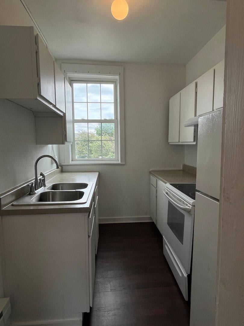 Apartment for rent at 505 Wellington St, Waterloo, IA 50701