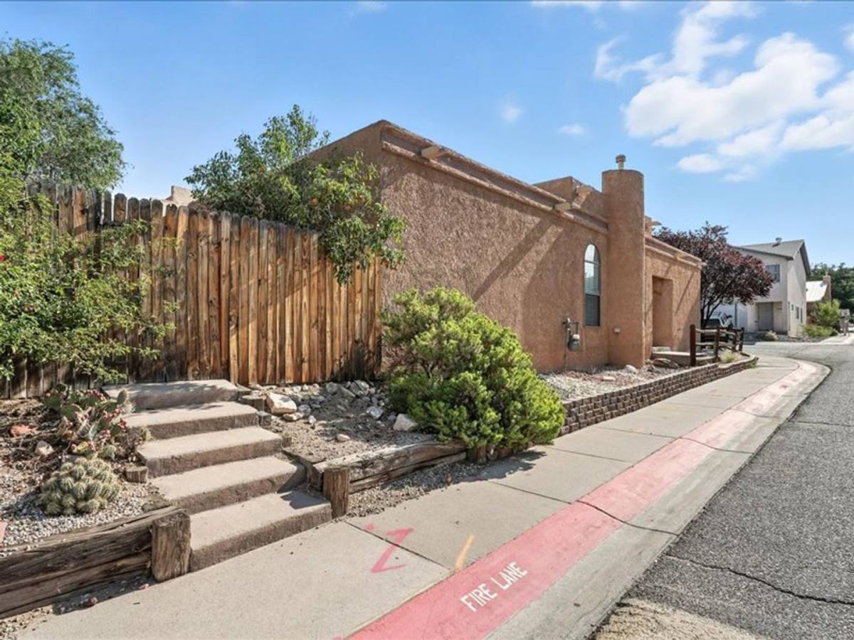 House for rent at 7901 Cockatoo Lane NE, Albuquerque, NM 87109
