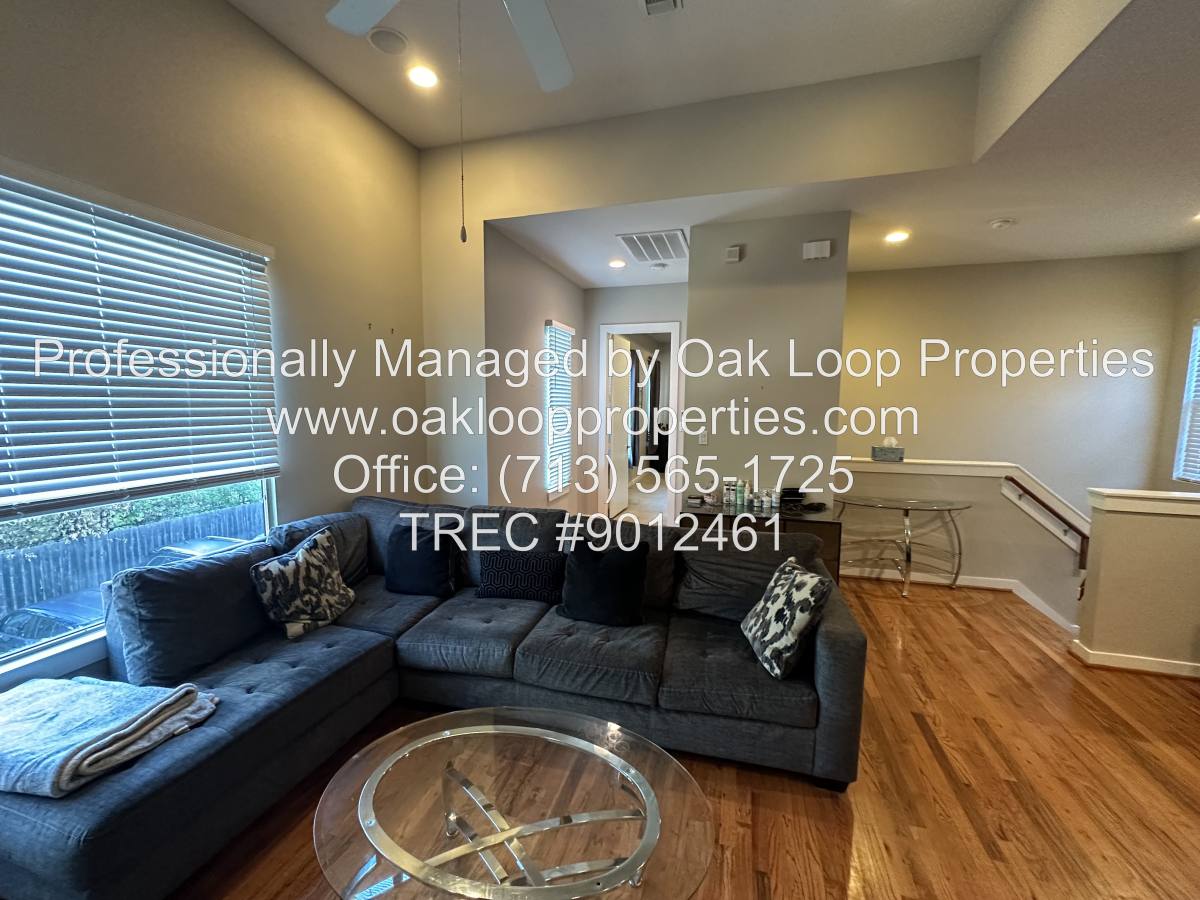 Townhouse for rent at 1132 Patterson St, Houston, TX 77007