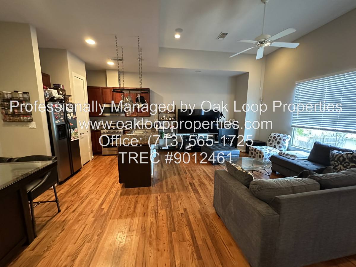 Townhouse for rent at 1132 Patterson St, Houston, TX 77007