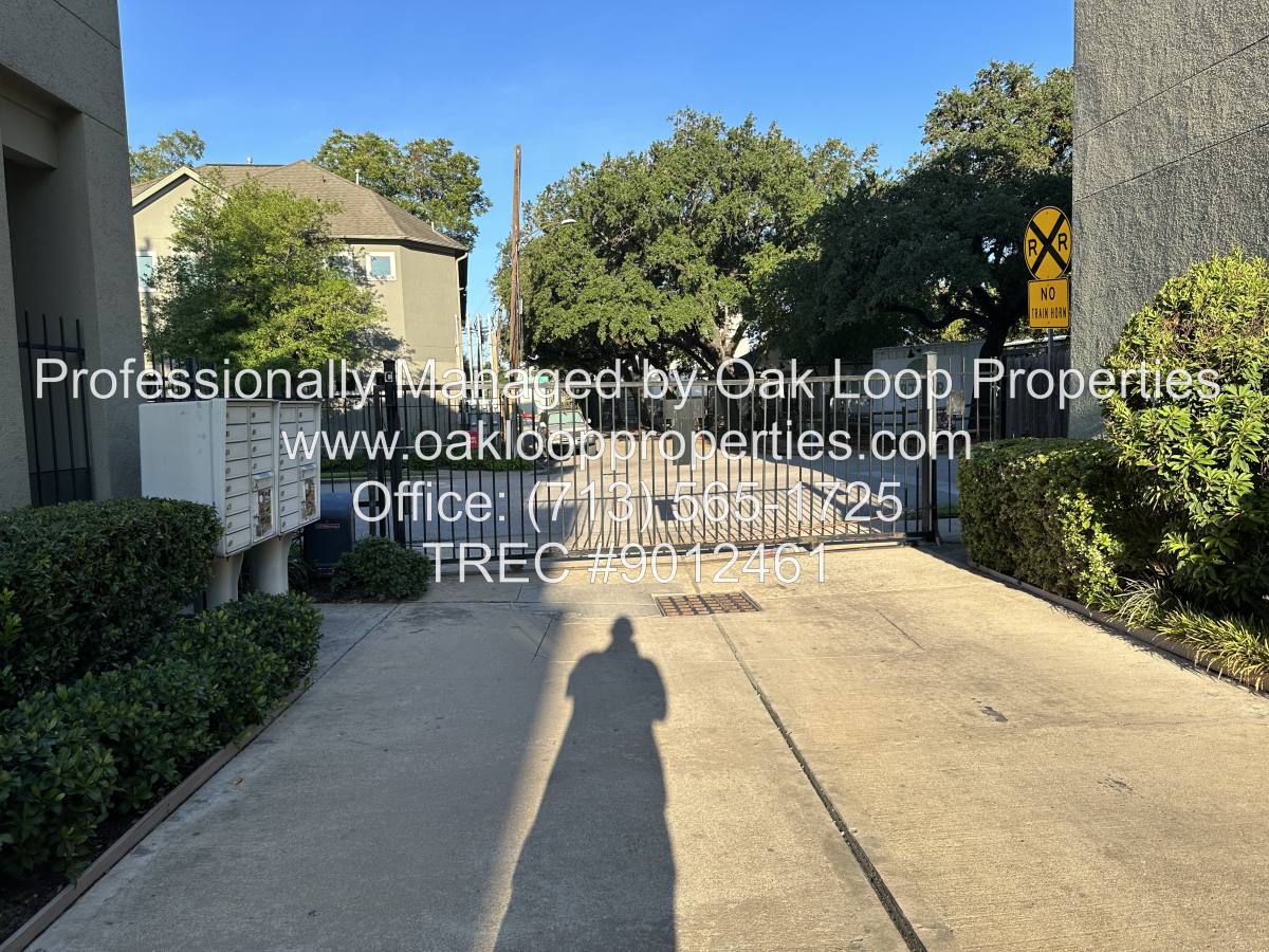 Townhouse for rent at 1132 Patterson St, Houston, TX 77007