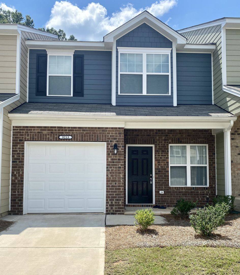 Townhouse for rent at 9213 Grand Valley Dr, Charlotte, NC 28213