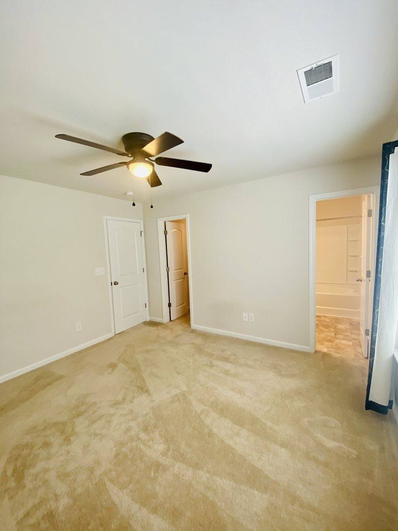 Townhouse for rent at 9213 Grand Valley Dr, Charlotte, NC 28213