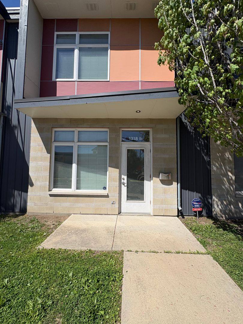Townhouse for rent at 1318 Shelby St #B, Indianapolis, IN 46203