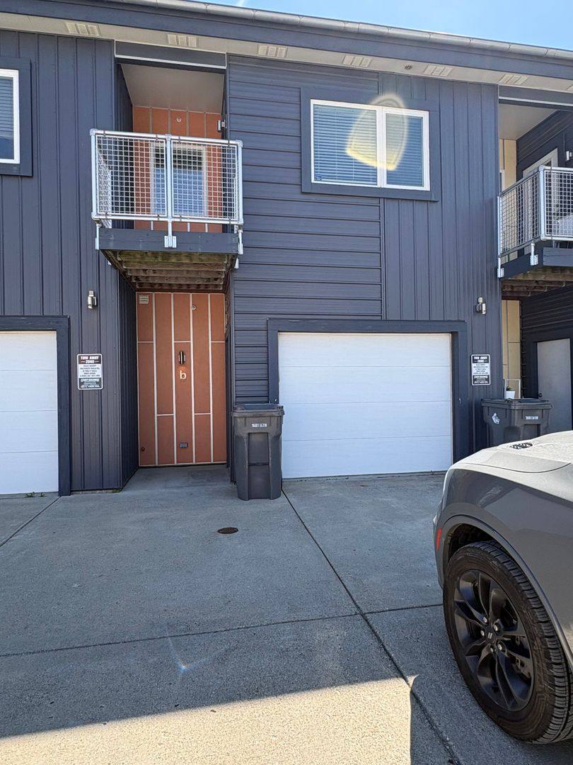 Townhouse for rent at 1318 Shelby St #B, Indianapolis, IN 46203