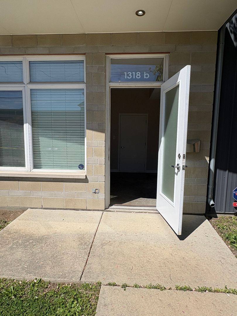 Townhouse for rent at 1318 Shelby St #B, Indianapolis, IN 46203