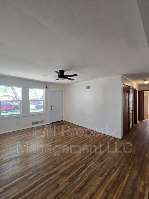 House for rent at 1121 Luther E, Wichita, KS 67216