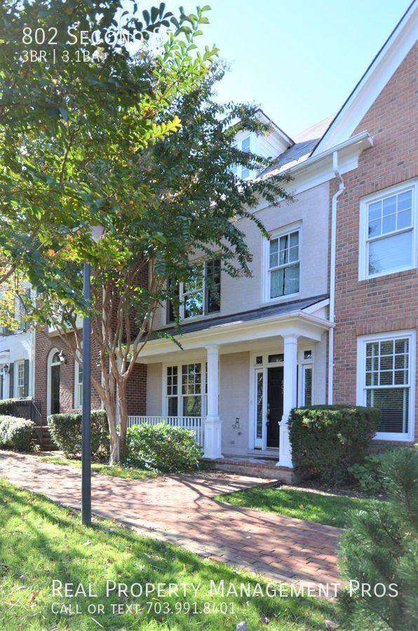 Townhouse for rent at 802 Second St, Alexandria, VA 22314