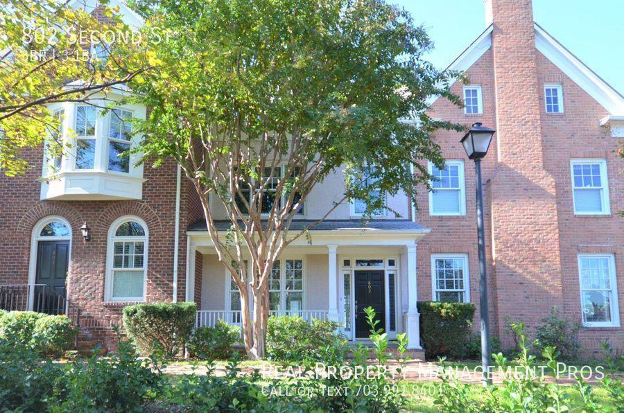 Townhouse for rent at 802 Second St, Alexandria, VA 22314