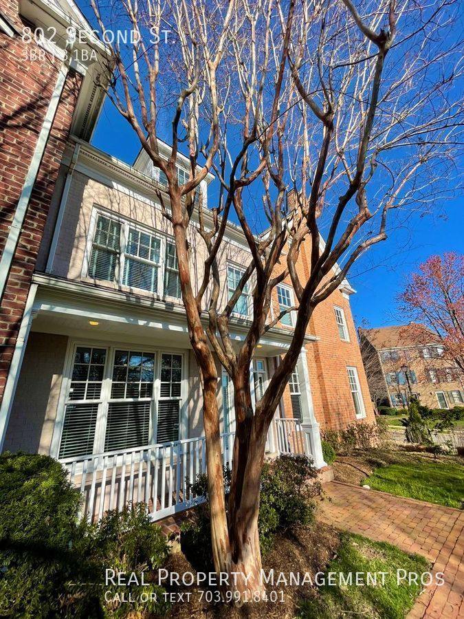 Townhouse for rent at 802 Second St, Alexandria, VA 22314