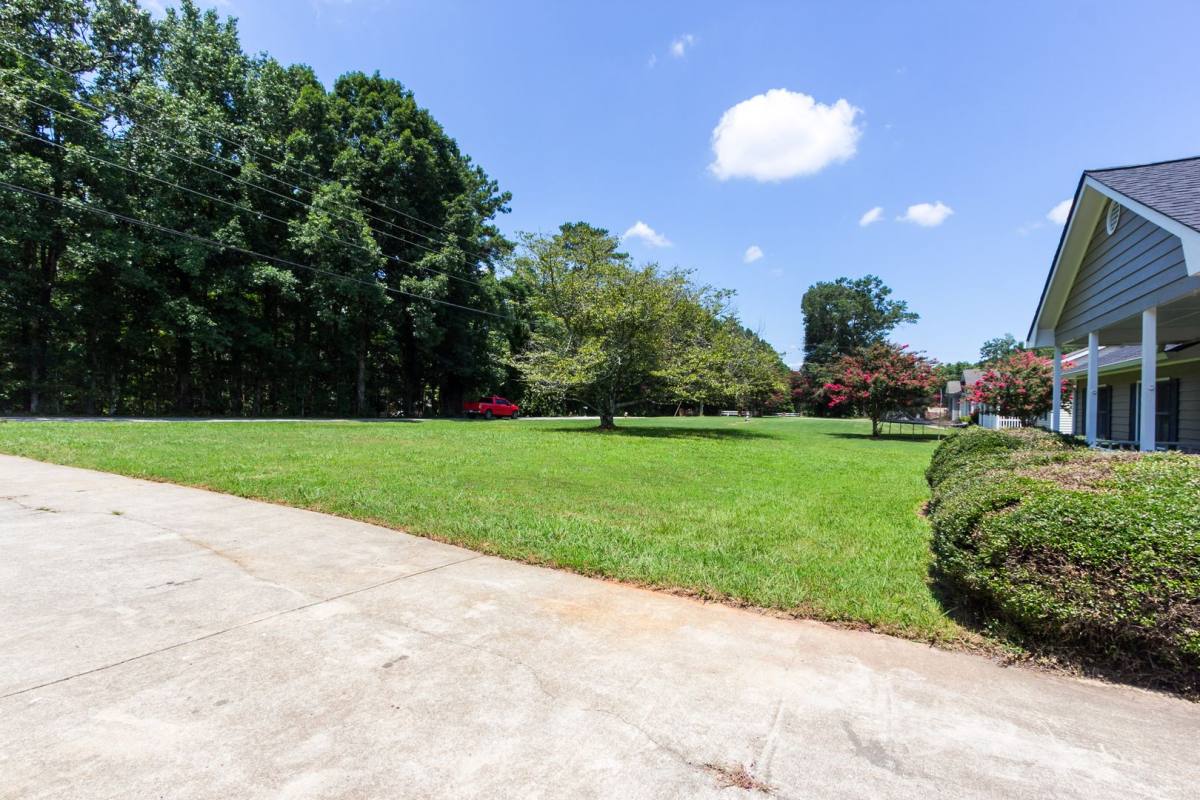 House for rent at 374 McGiboney Rd, Covington, GA 30016