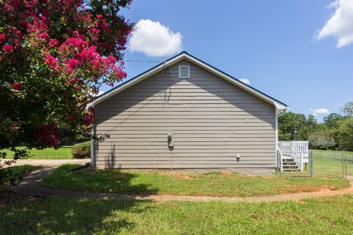 House for rent at 374 McGiboney Rd, Covington, GA 30016