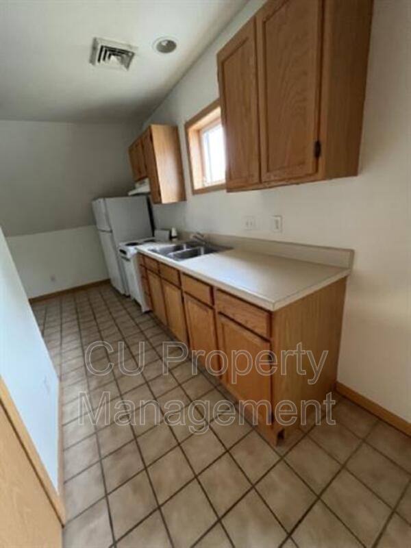 Apartment for rent at 609 W White St #1, Champaign, IL 61820