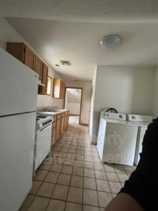 Apartment for rent at 609 W White St #1, Champaign, IL 61820