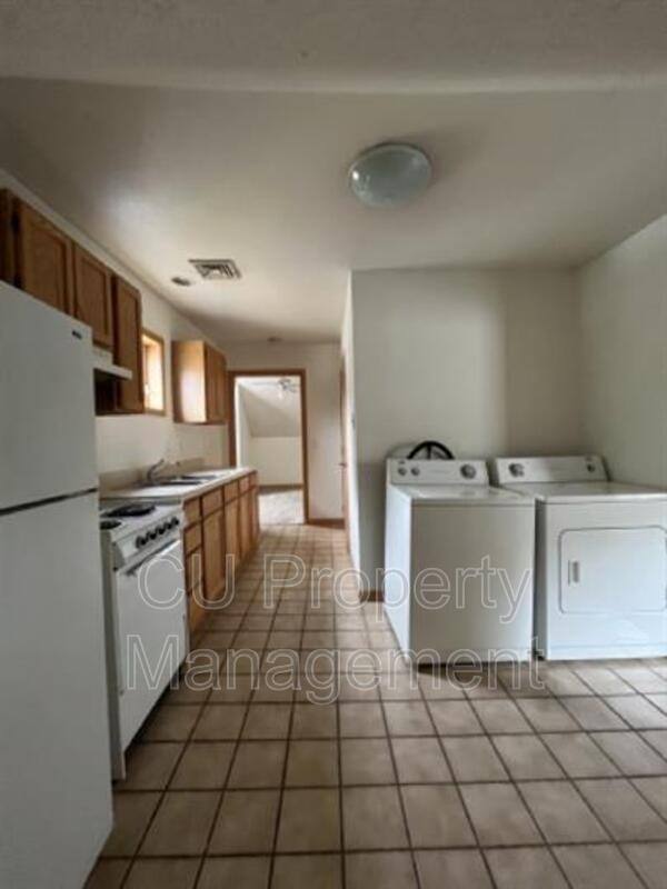 Apartment for rent at 609 W White St #1, Champaign, IL 61820