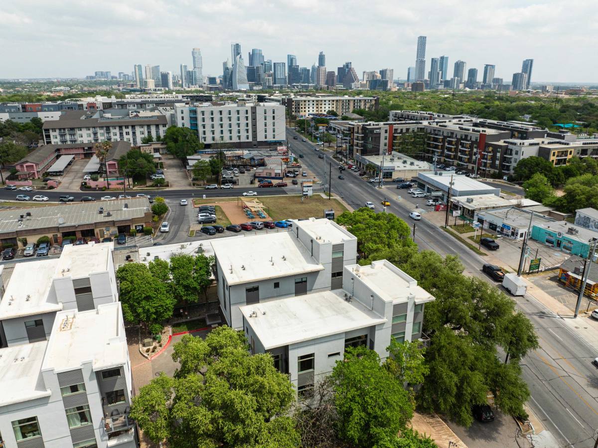 1702 S Lamar Blvd #30, Austin, TX 78704 - Apartment for Rent - Image 2