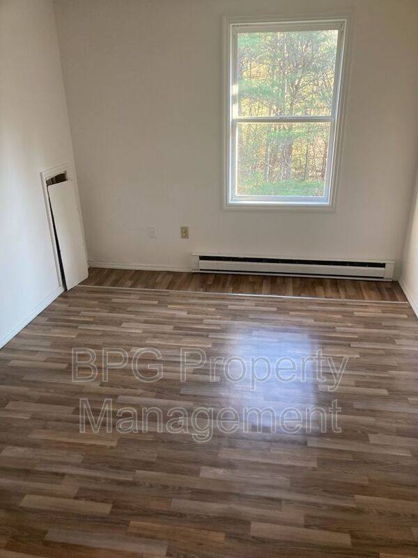 Apartment for rent at 123 Circle Dr #19, White Sulphur Springs, WV 24986