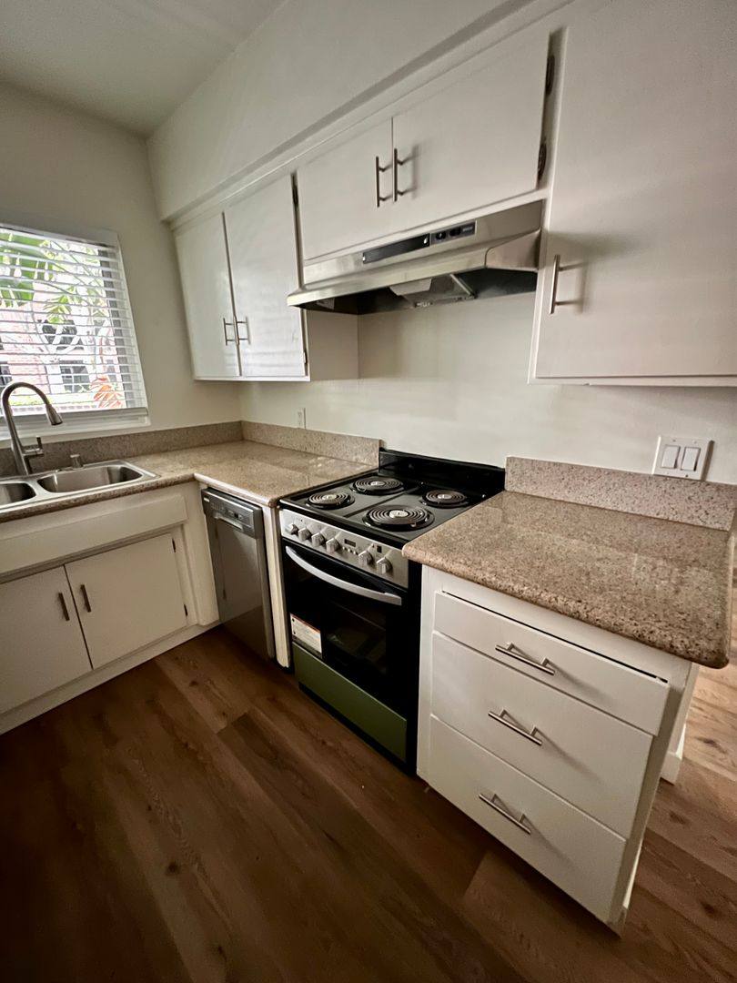 Apartment for rent at 118 S Cordova St, Burbank, CA 91505