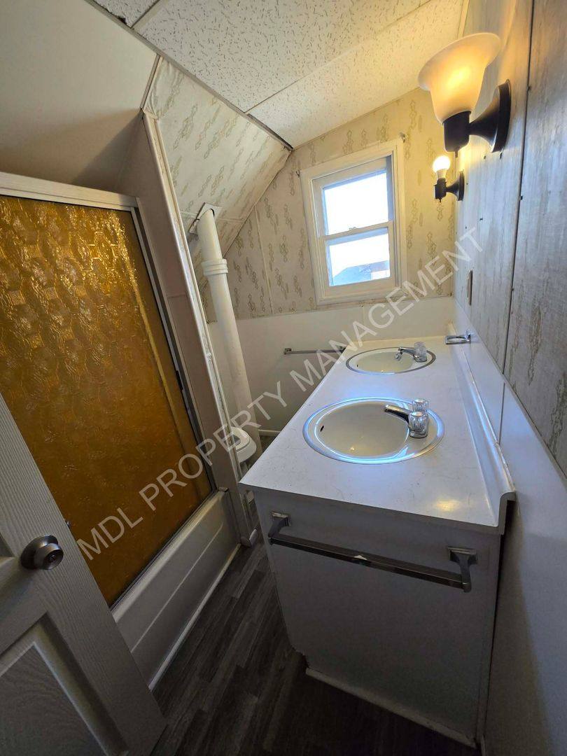 House for rent at 521 Meade St, Saginaw, MI 48602