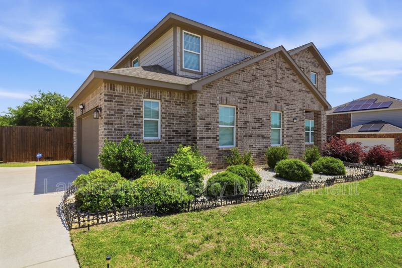 House for rent at 2636 Sagebrush Dr, Red Oak, TX 75154