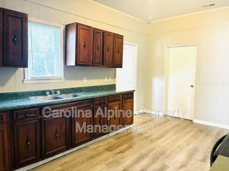 Apartment for rent at 408 Leland, Charlotte, NC 28214