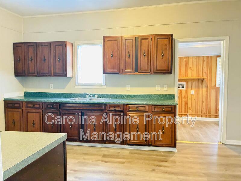 Apartment for rent at 408 Leland, Charlotte, NC 28214