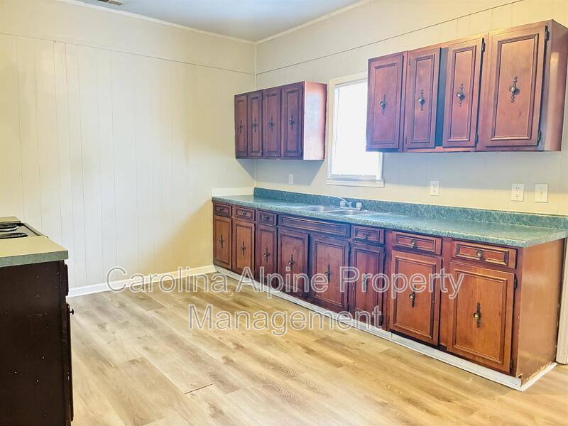 Apartment for rent at 408 Leland, Charlotte, NC 28214