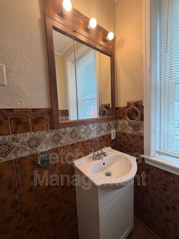 Apartment for rent at 1027 E Market St #2, York, PA 17403