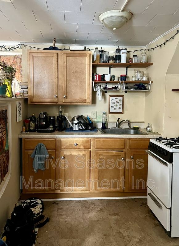 Apartment for rent at 19 Grant St #7, Burlington, VT 05401