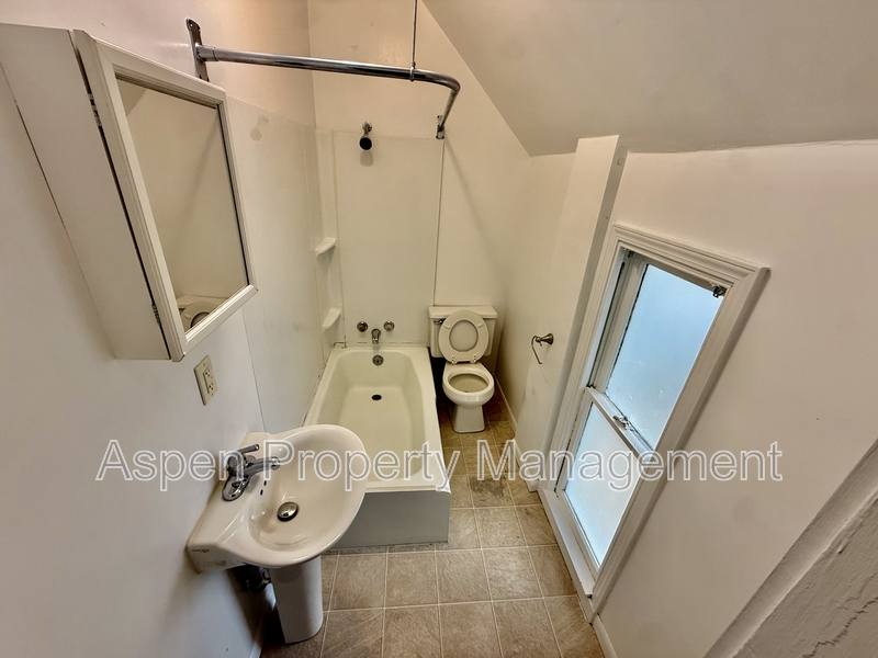 Apartment for rent at 1111 S 7th St #2, Burlington, IA 52601