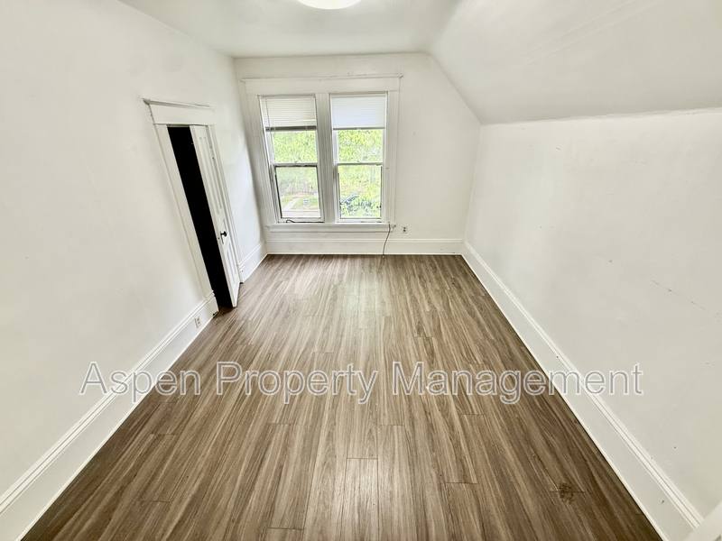 Apartment for rent at 1111 S 7th St #2, Burlington, IA 52601
