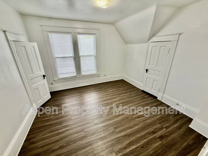 Apartment for rent at 1111 S 7th St #2, Burlington, IA 52601