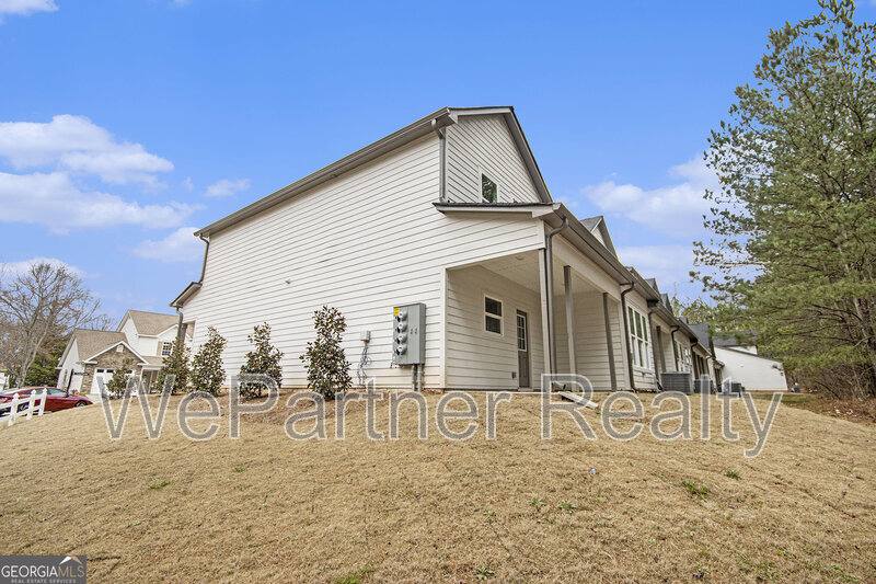Townhouse for rent at 144 Crest Pointe, Bremen, GA 30110