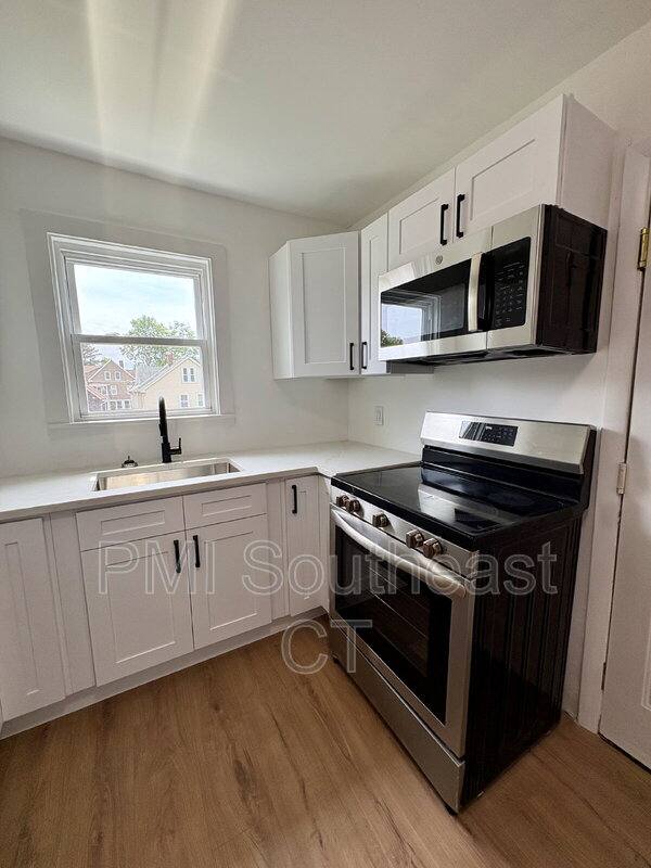 Apartment for rent at 7 Griswold Court #3, New London, CT 06320
