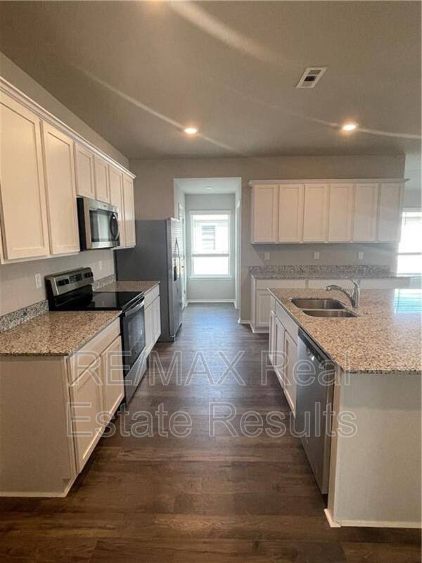 House for rent at 806 Comanche Dr, Gentry, AR 72734