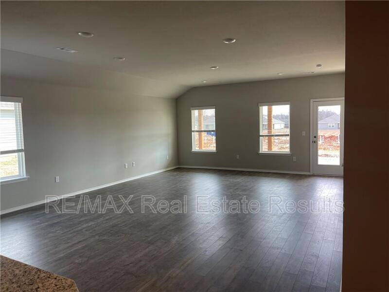 House for rent at 806 Comanche Dr, Gentry, AR 72734