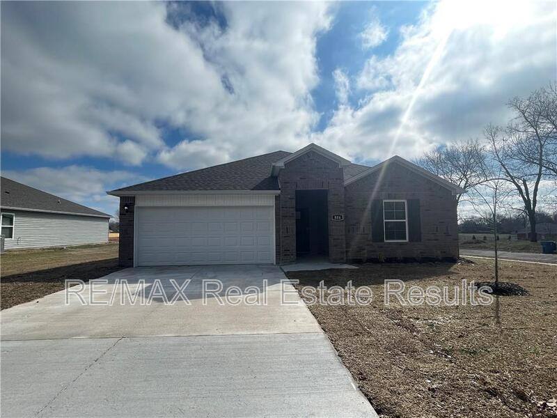 House for rent at 806 Comanche Dr, Gentry, AR 72734