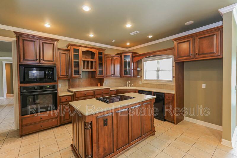 House for rent at 5602 S Bent Tree Dr, Rogers, AR 72758