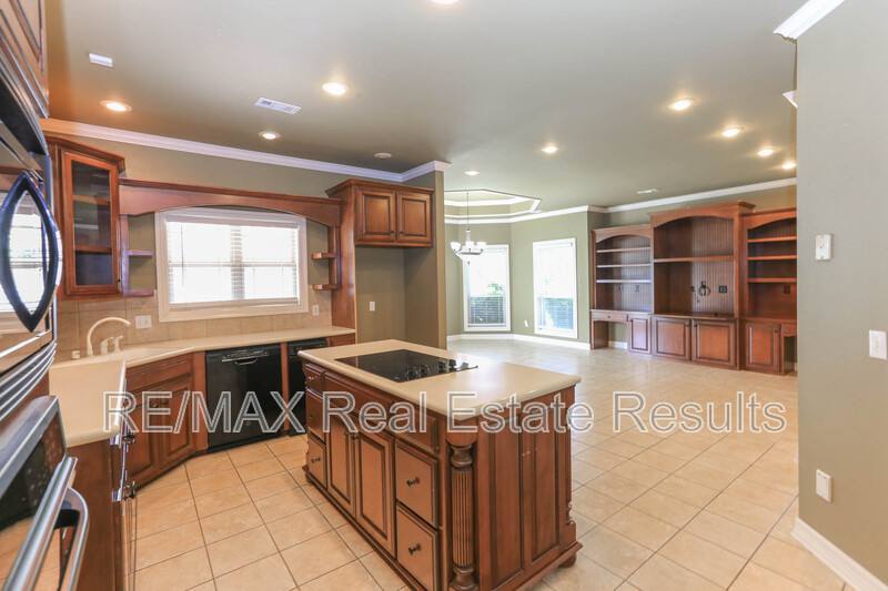 House for rent at 5602 S Bent Tree Dr, Rogers, AR 72758